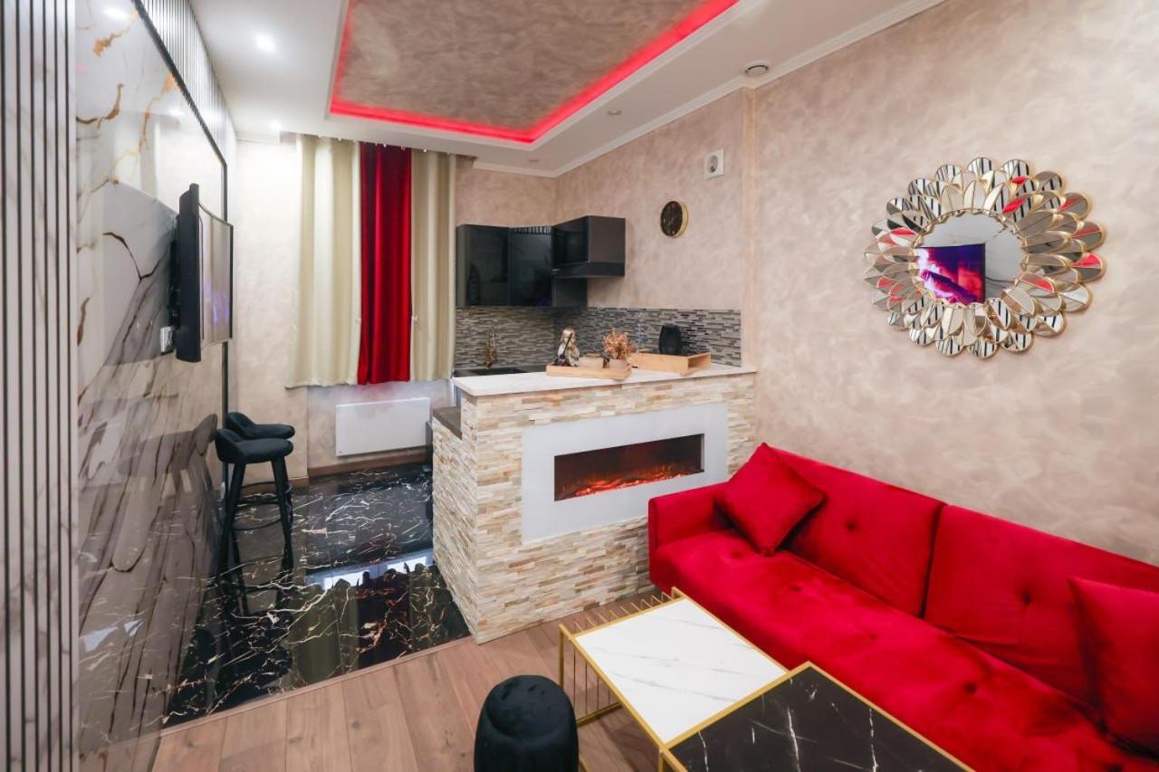 De Luxe A * Lyon