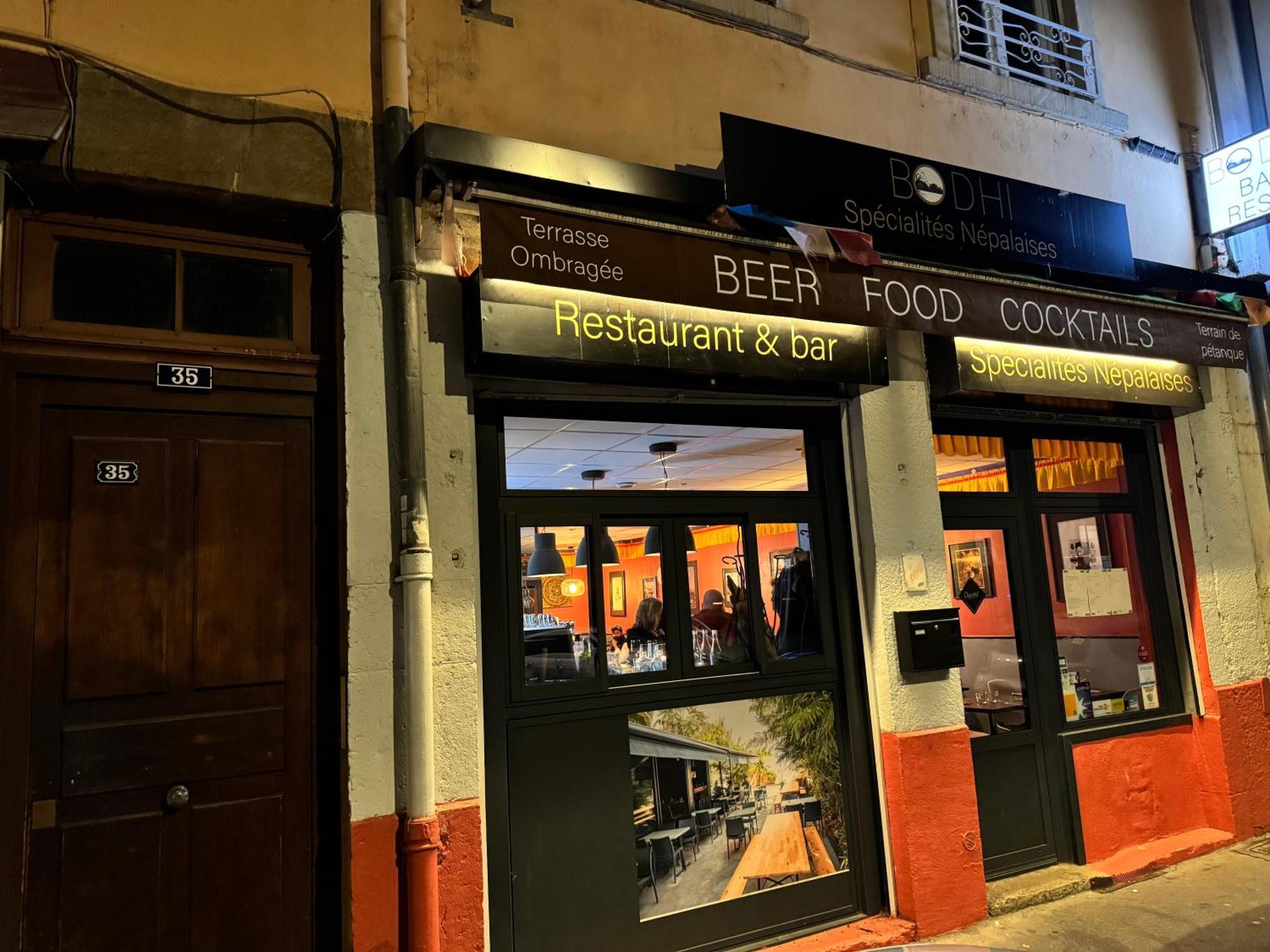 De Luxe A * Lyon